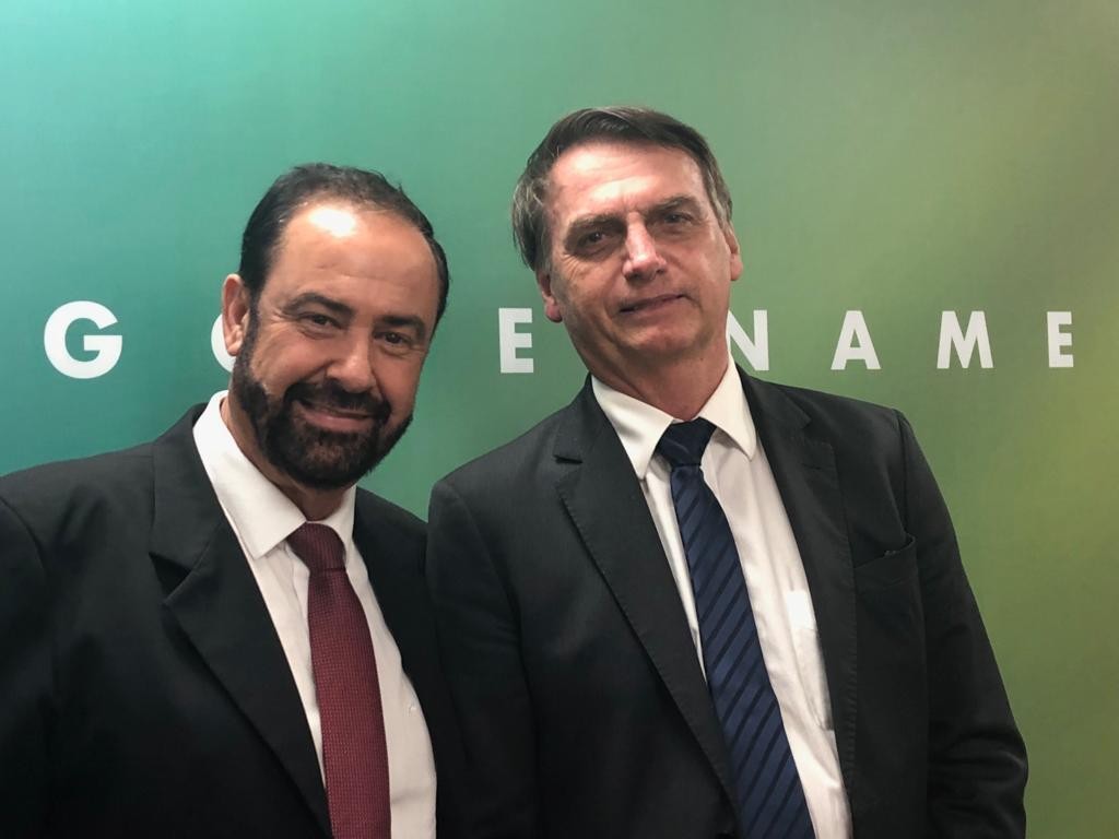 CE5AC35C-E531-4E44-AD57-8F0D53B39316