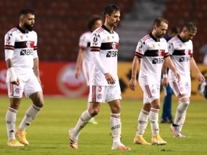 jogadores-do-flamengo-lamentam-derrota-para-o-independiente-del-valle-na-libertadores-1600392637264_v2_450x337